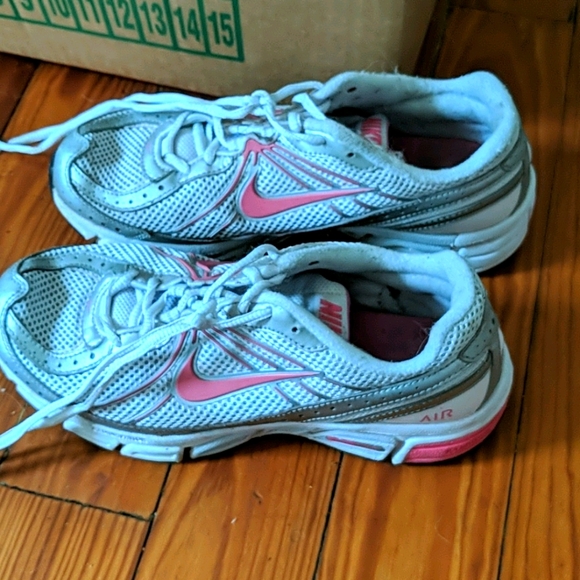 Nike Air. 7.5. Women's. - Picture 1 of 3